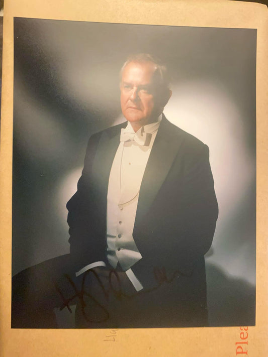 Hugh Bonneville signed 10x8